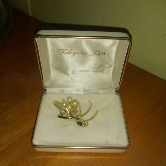 Filigree pin